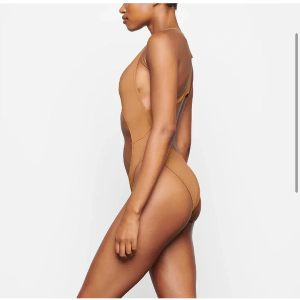 SKIMS Signature Swim Cut Out Monokini One Piece Swimsuit Almond NEW 2X